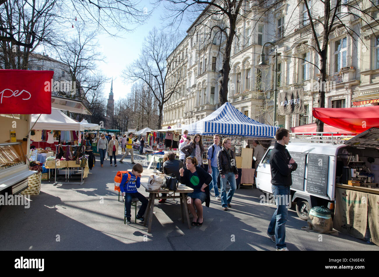 Jour de marché à Kollwitzplatz, Prenzlauer Berg, Berlin-est Banque D'Images