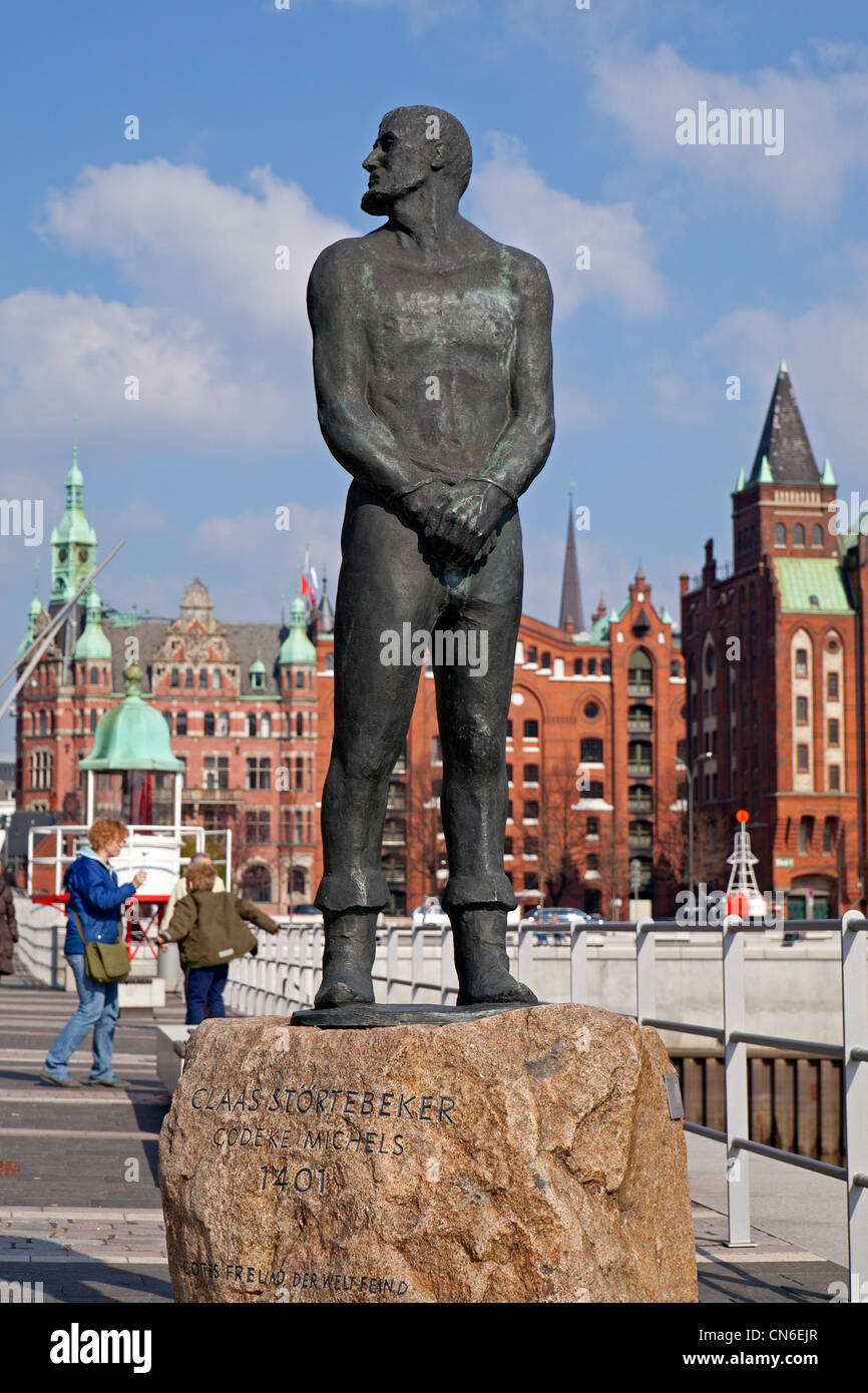 Stoertebeker Statue, Hafencity (Ville portuaire), Hambourg, Allemagne Banque D'Images