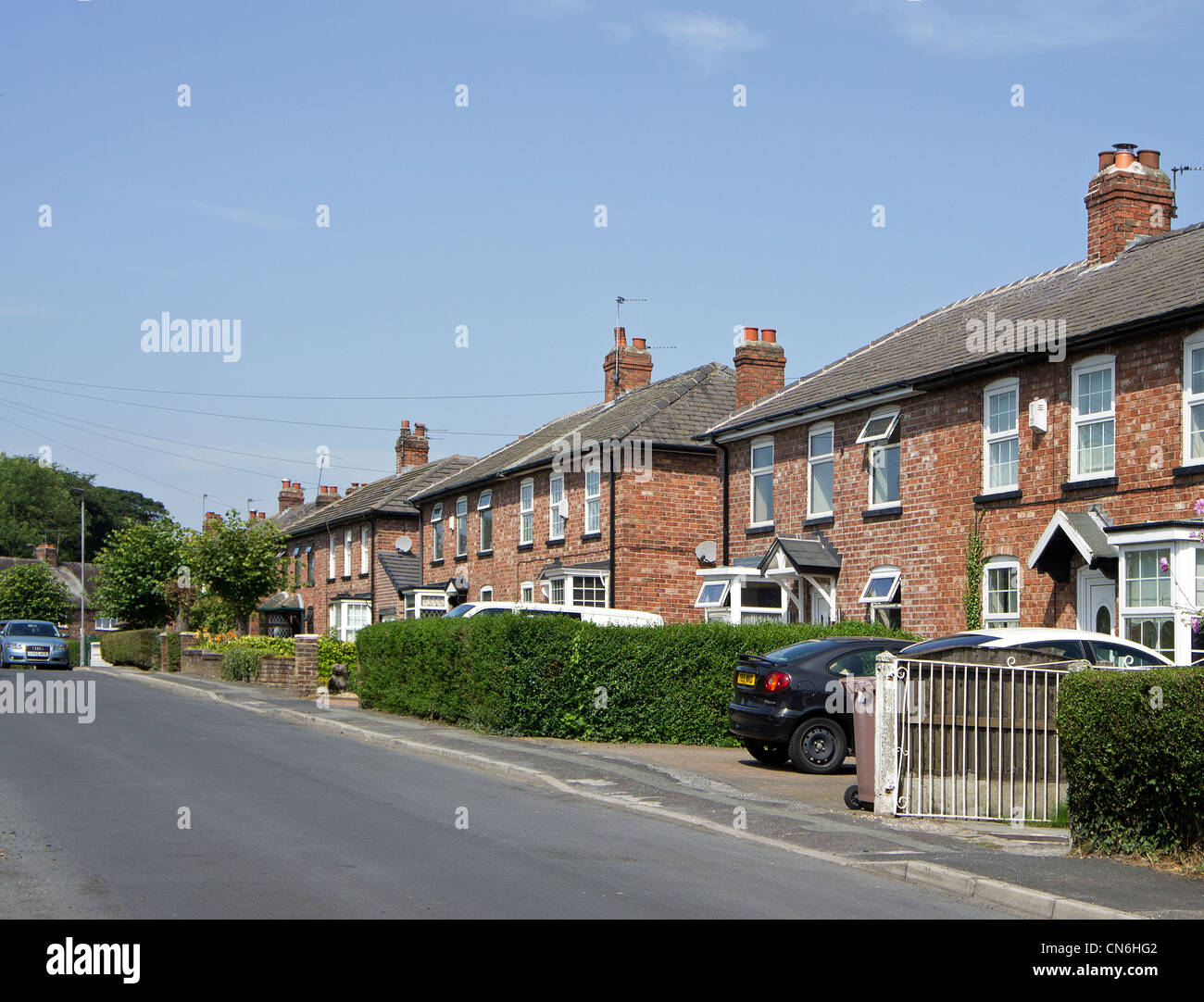 Une rue de banlieue tranquille près de Manchester, Royaume-Uni Banque D'Images