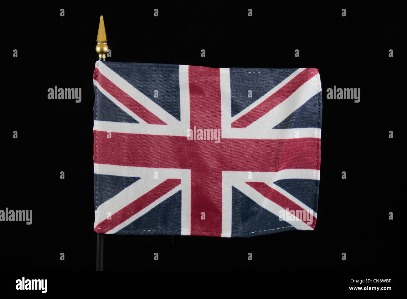Le drapeau national du Royaume-Uni de Grande-Bretagne et d'Irlande du Nord sur un fond noir. Banque D'Images