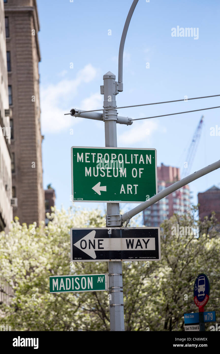 Les plaques de rue, Metropolitan Museum of Art, Madison Avenue, Manhattan, New York City, USA Banque D'Images