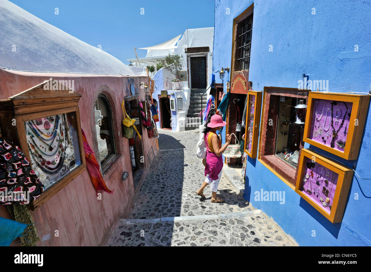 Europe Grèce Îles Cyclades Santorini Oia village boutiques dans les ruelles Banque D'Images