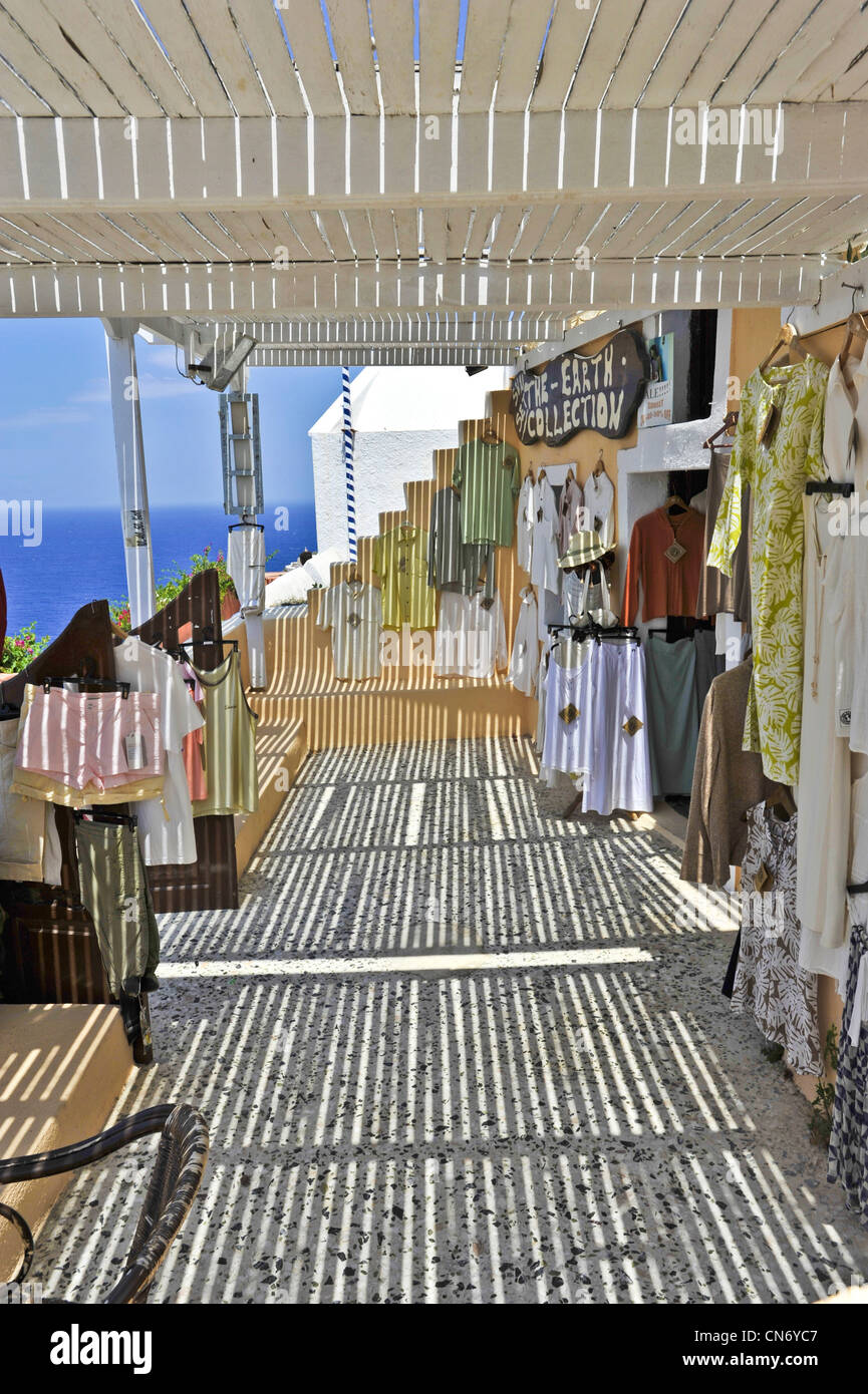 Europe Grèce Îles Cyclades Santorini Oia village boutiques dans les ruelles Banque D'Images