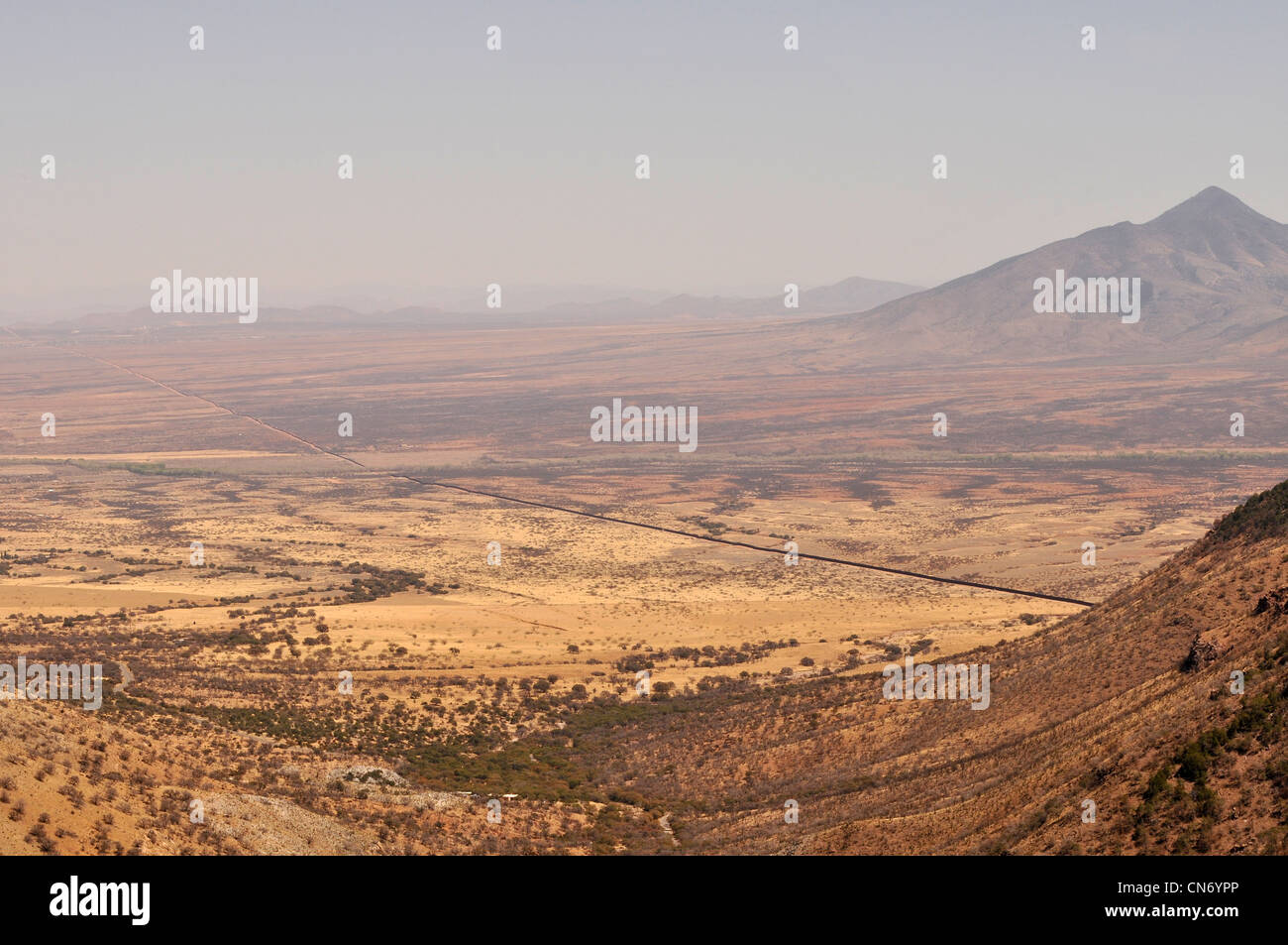 Les États-Unis et le Mexique vu de Montezuma's Pass, Coronado Memorial, Coronado National Forest, Sierra Vista, Arizona, USA. Banque D'Images