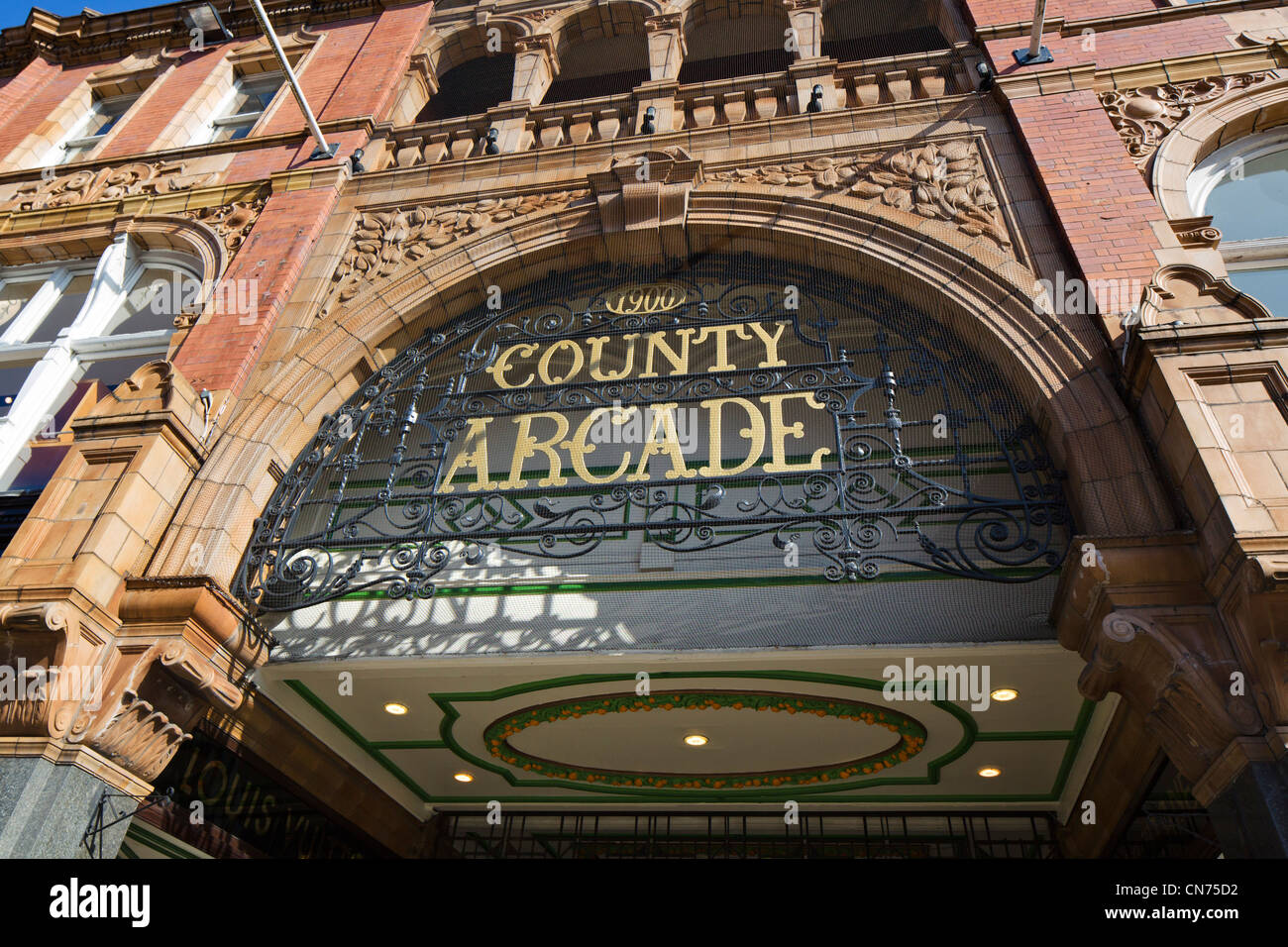 Entrée de l'Arcade dans le comté de Victoria Quarter, Briggate, Leeds, West Yorkshire, Angleterre Banque D'Images