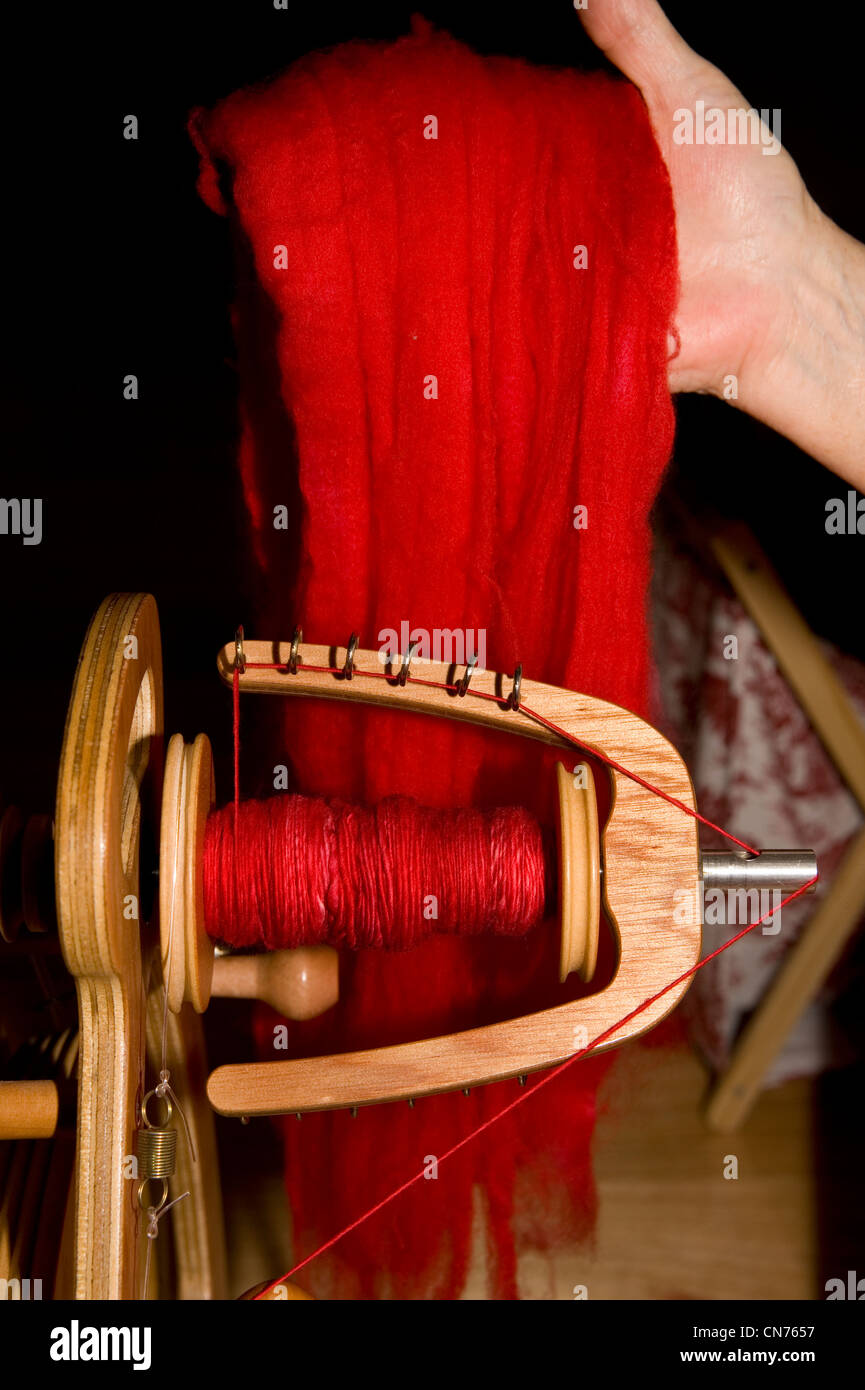 La filature de laine teints en rouge accueil Banque D'Images