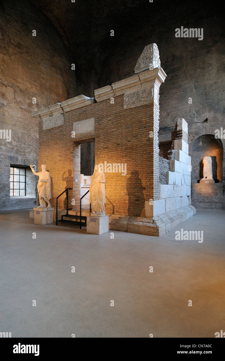 Rome. L'Italie. Thermes de Dioclétien. La Tomba dei Platorini dans l'aula, décima une partie de la Museo Nazionale Romano complexe. Banque D'Images