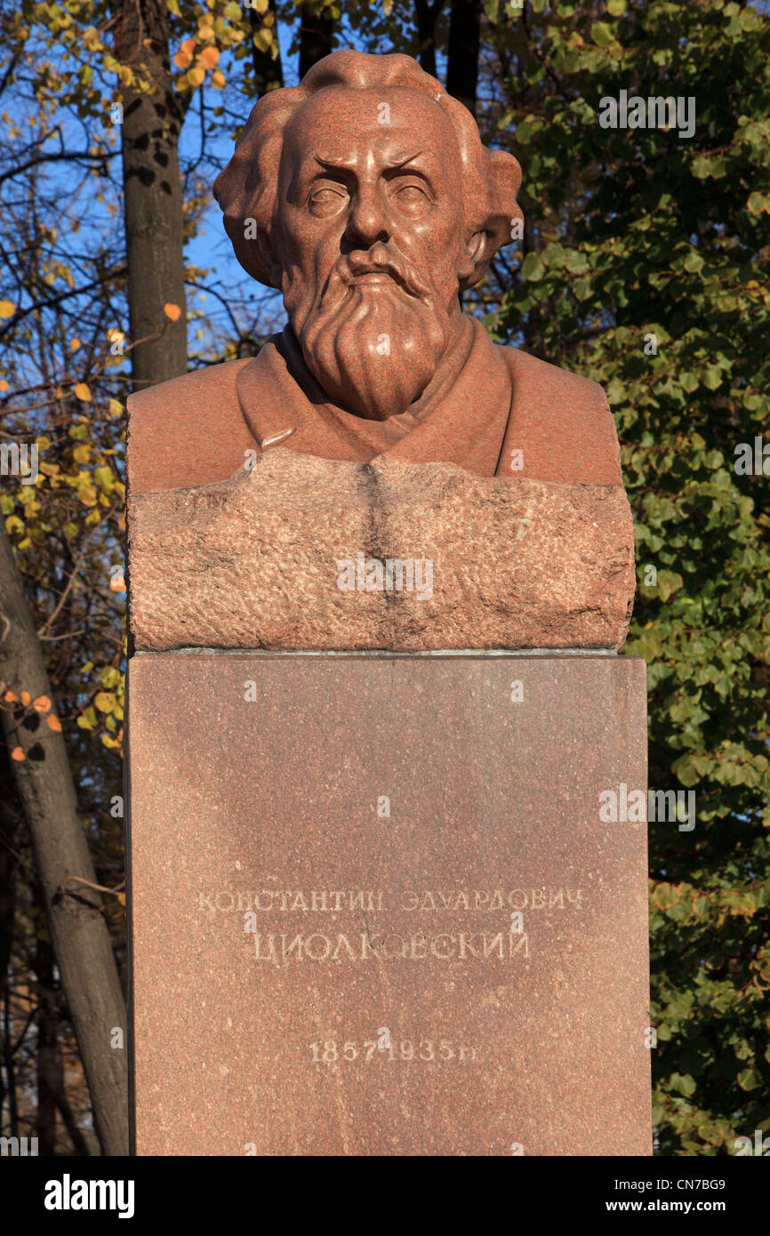 Monument à la scientifique de fusée russe et soviétique Konstantin Eduardovich Tsiolkovsky (1857-1935) dans la région de Moscou, Russie Banque D'Images