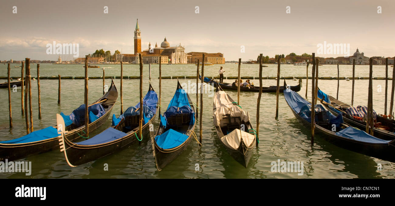 Soleil du soir romantique vue sur l'île de San Giorgio Maggiore, à Venise, Italie Banque D'Images