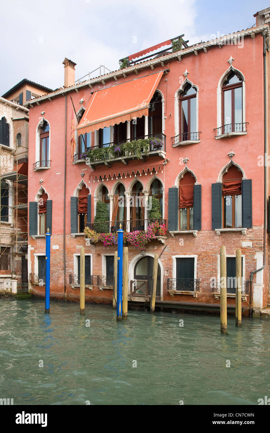 Style mauresque rose côté canal house, Grand canal, Venise, Italie Banque D'Images