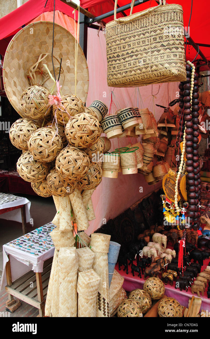 Souvenirs de paille à vendre à stalle, Luang Prabang, Laos, Luang Prabang Province Banque D'Images