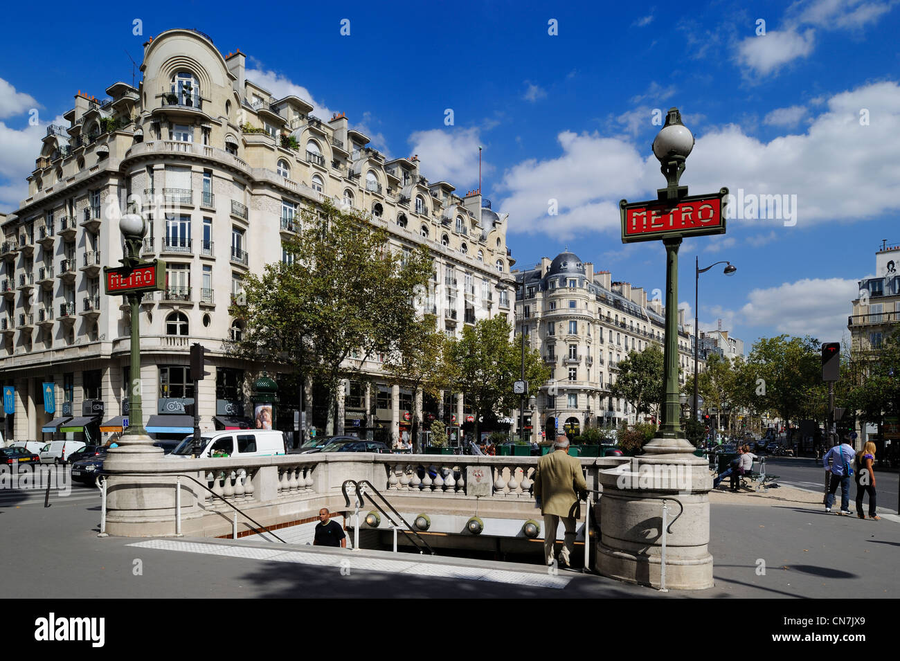 France, Paris, Métro Richelieu Drouot, station service sur les Grands Boulevards Banque D'Images