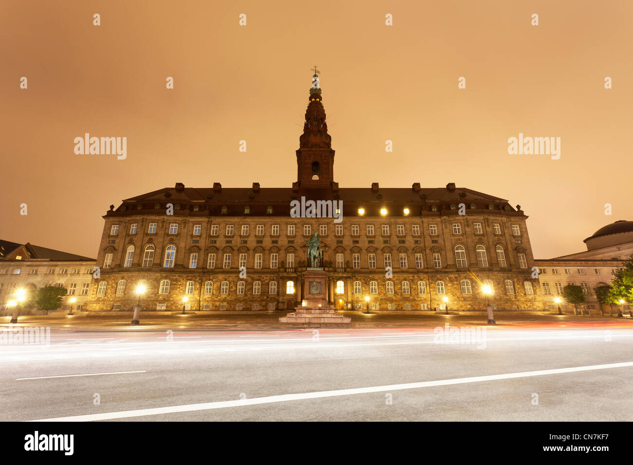 Ornate building lit up at night Banque D'Images