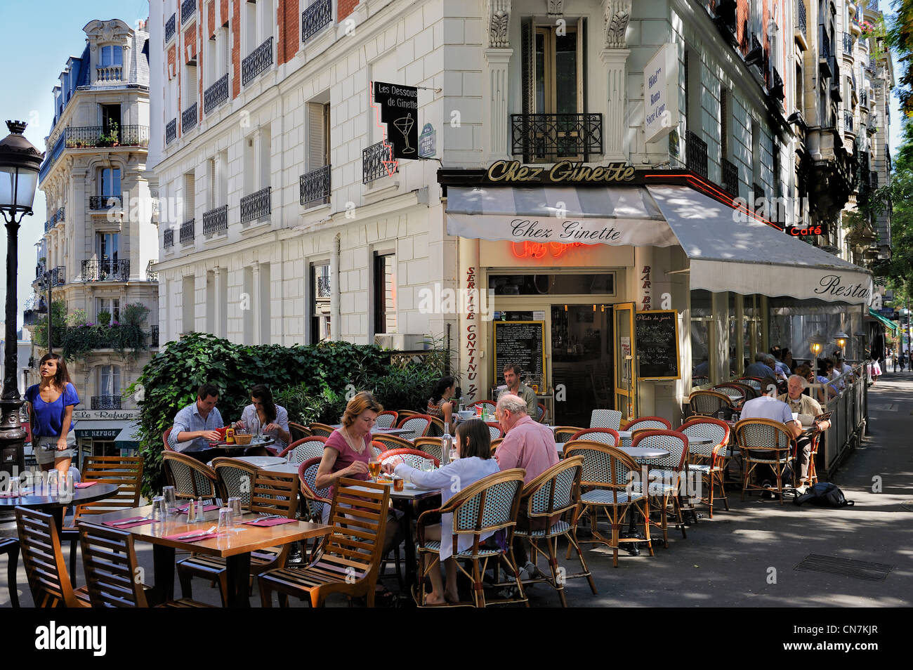 France, Paris, Rue Caulaincourt, restaurant Chez Ginette Banque D'Images