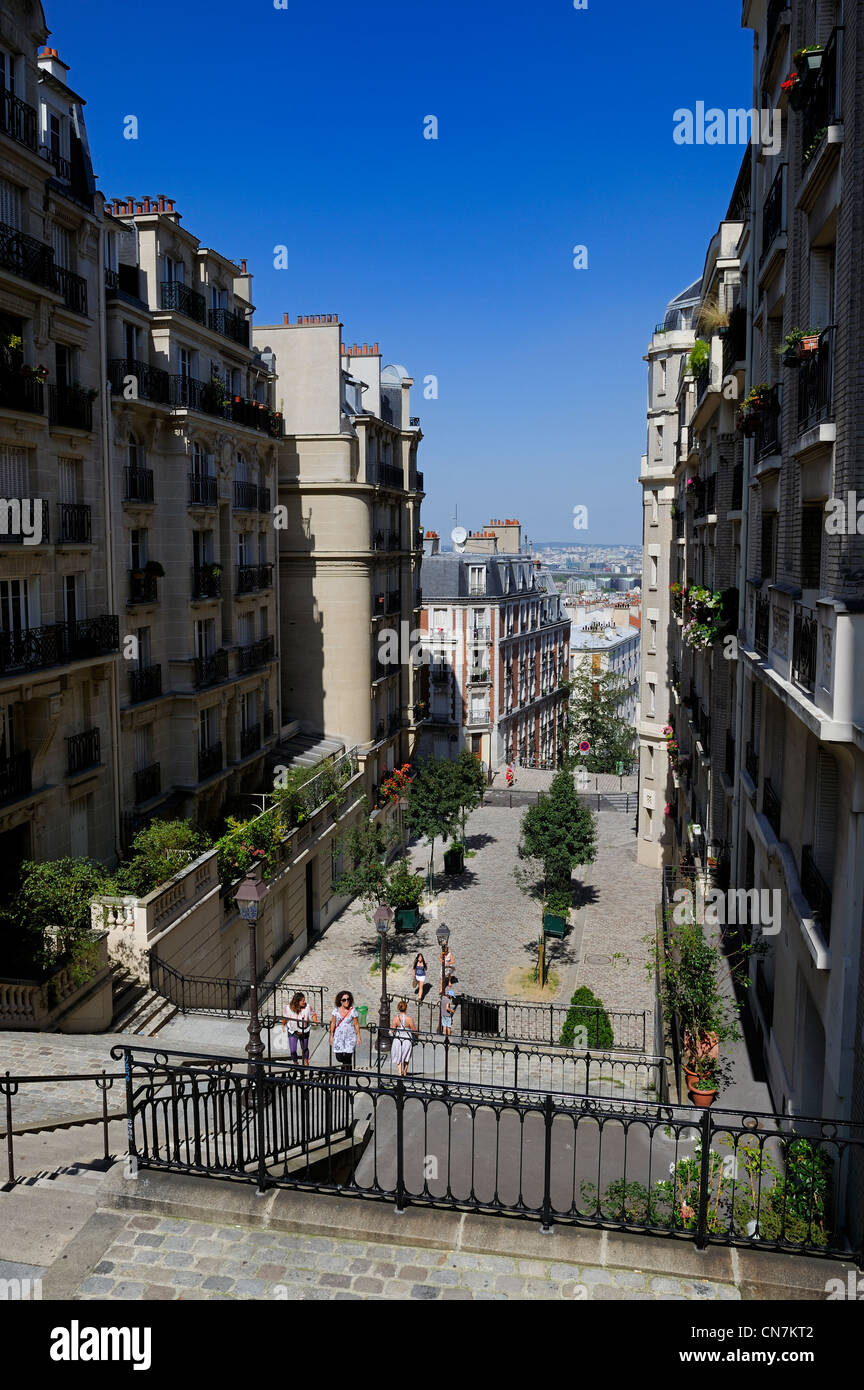 France, Paris, les escaliers de la Butte Montmartre, la Rue du Mont Cenis Banque D'Images
