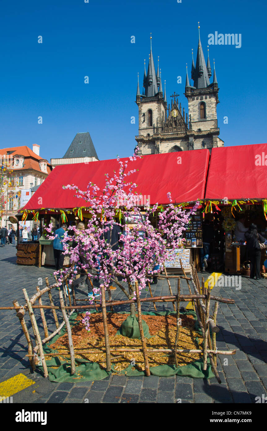 Marché de Pâques Staromestske namesti la place de la vieille ville Prague République Tchèque Europe Banque D'Images