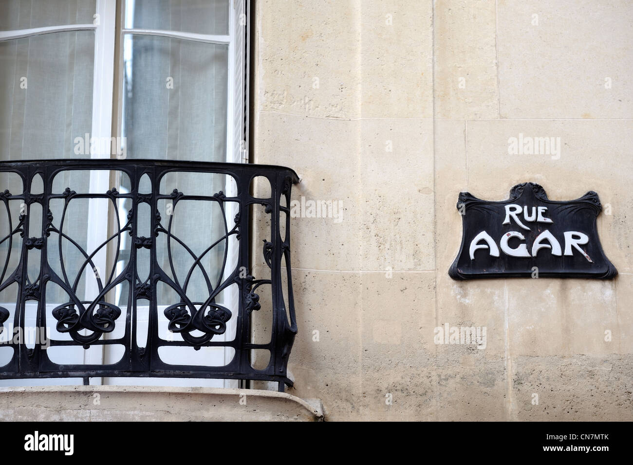 France, Paris, groupe de bâtiments appelés à partir de la rue moderne autour de la rue Agar dans le style Art Nouveau d'Hector Guimard Banque D'Images