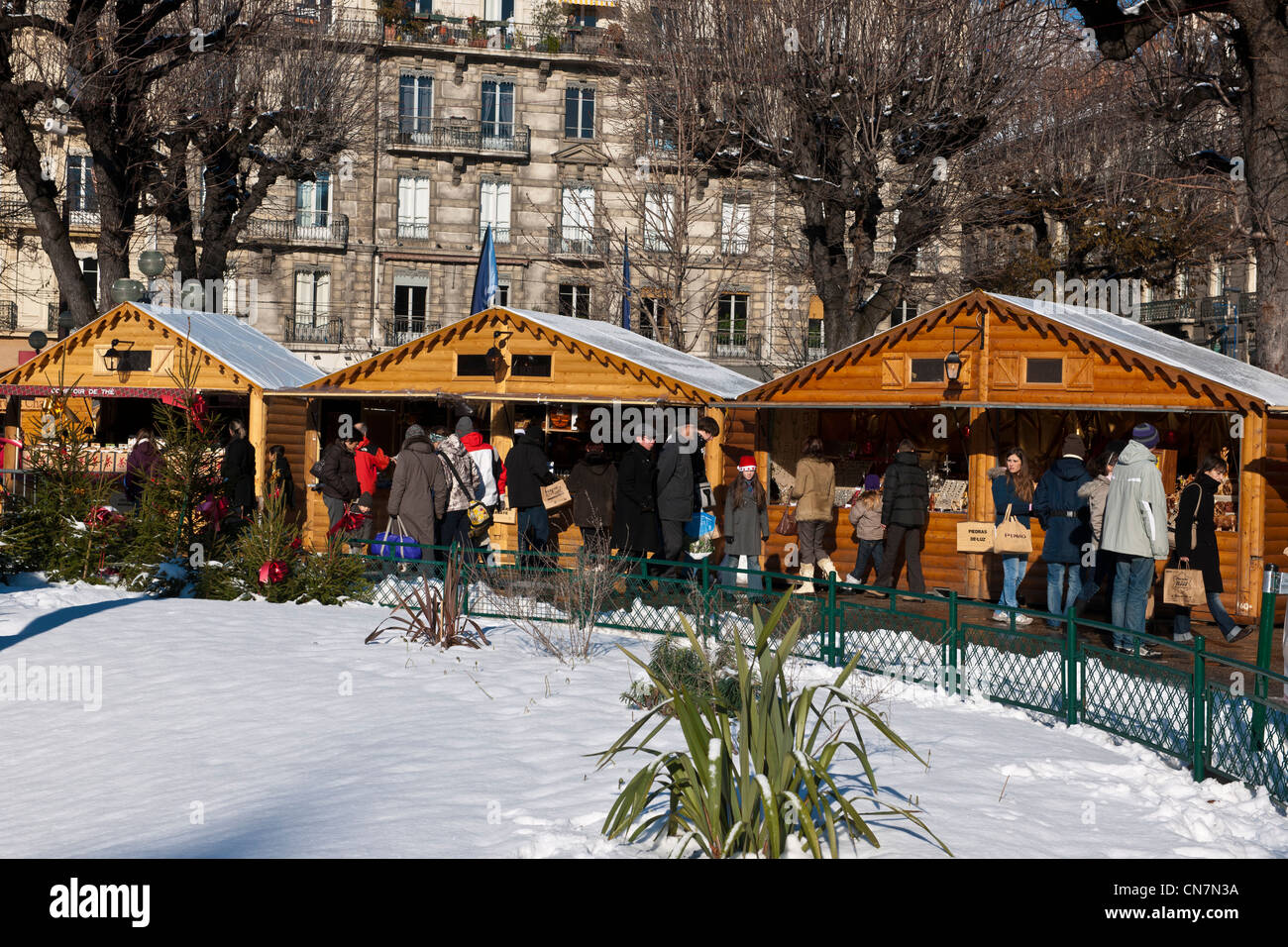 France, Isère, Grenoble, le marché de Noël sur la Place Victo Hugo Photo  Stock - Alamy