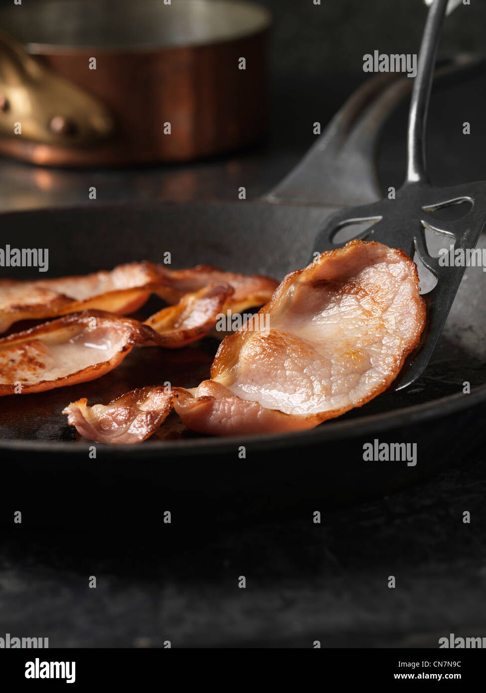 Dans une poêle à frire du bacon anglais Banque D'Images