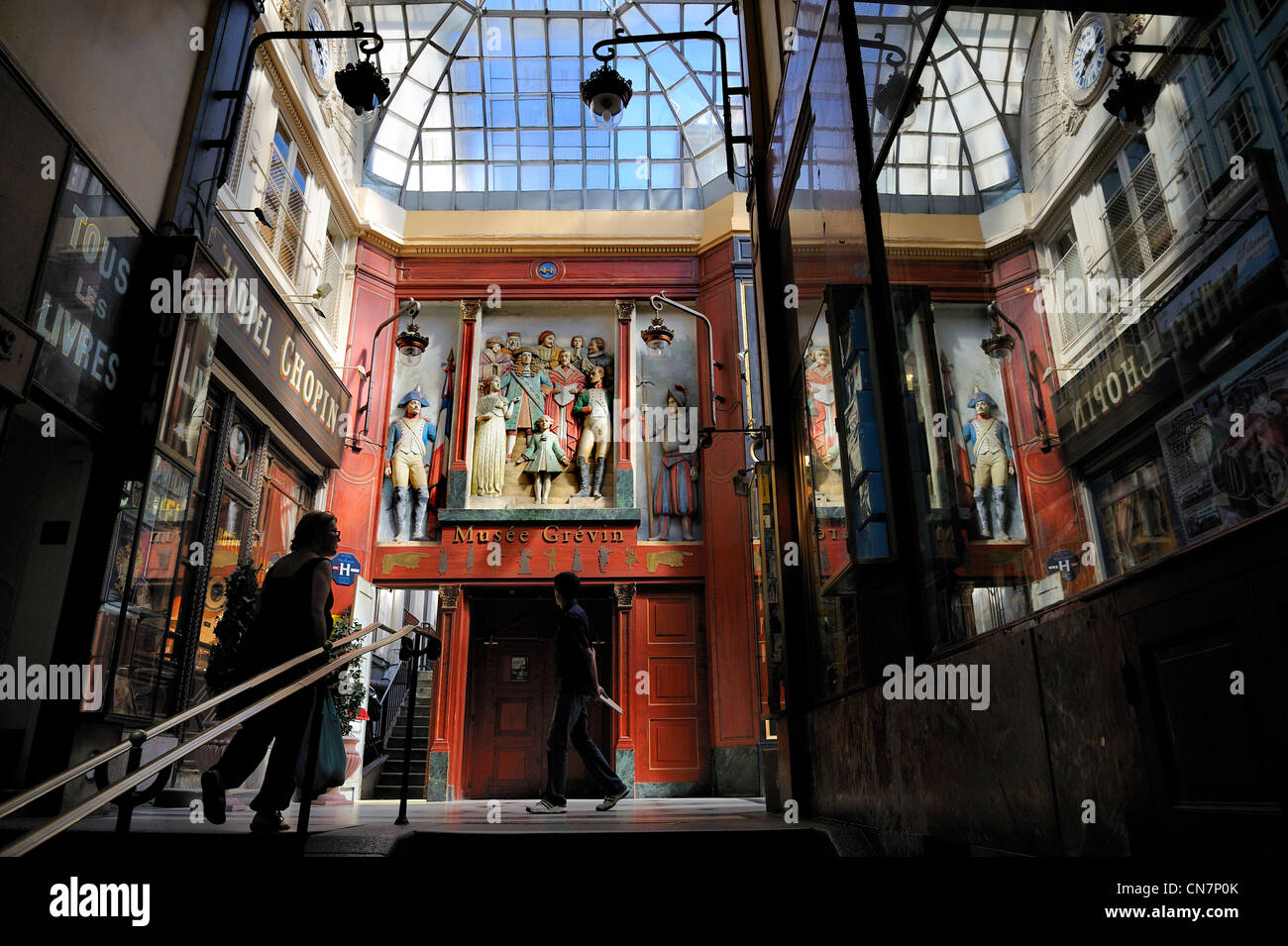 France, Paris, Passage Jouffroy avec le musée Grévin, l'Hôtel Chopin et le  magasin de jouets La Boite un joujou Photo Stock - Alamy
