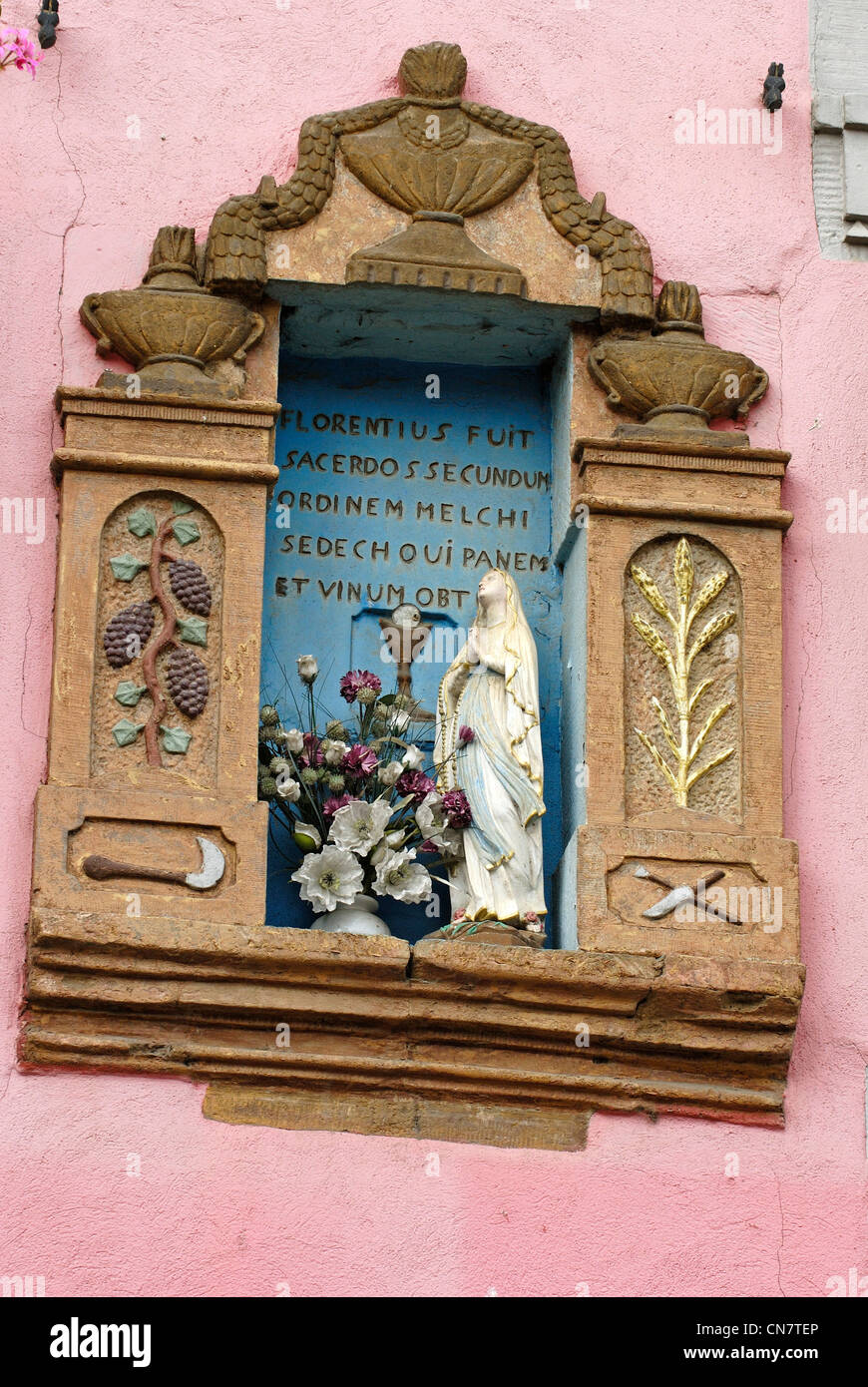 La France, Bas Rhin, à l'ouest de Strasbourg, Ergersheim, wine farm, avec Virgin niche dans le mur Banque D'Images