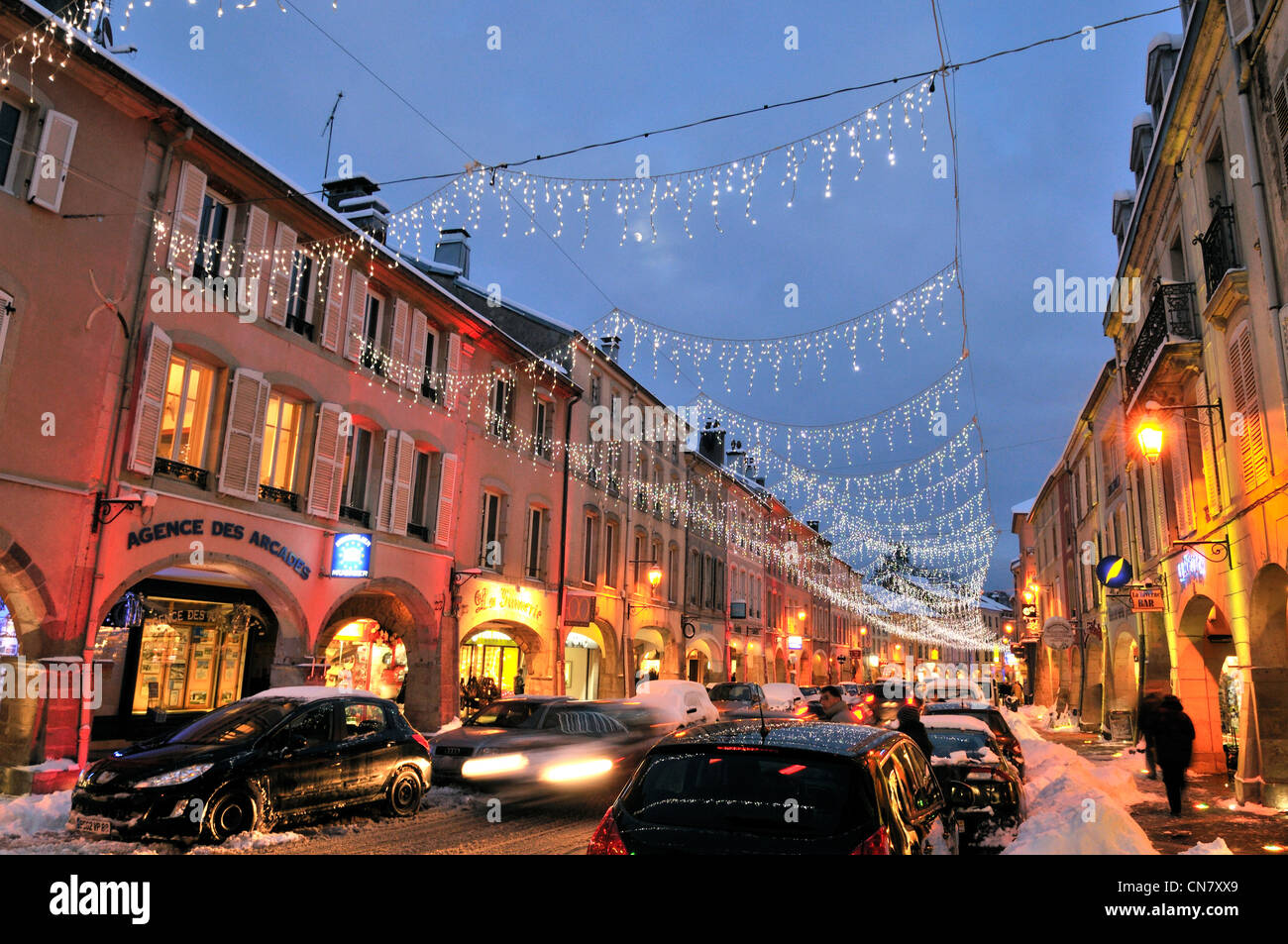 France, Vosges, Remiremont, mesdames, le Quartier Abbatial, le palais des abbés, lumières de Noël, neige, Décembre Banque D'Images