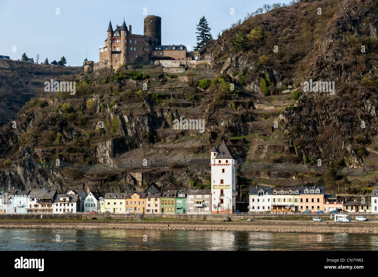 St Goarshausen, Rhin et Burg Katz dans la liste de l'UNESCO 'Vallée du Haut-Rhin moyen', Rheinland-pfalz, Allemagne. Banque D'Images
