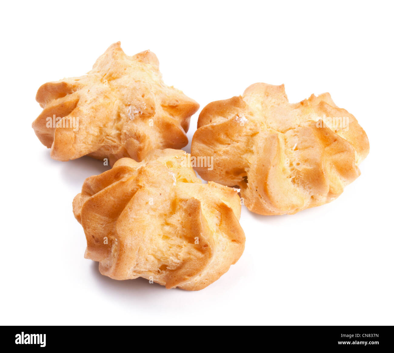 Profiteroles fraîches isolées sur fond blanc Banque D'Images