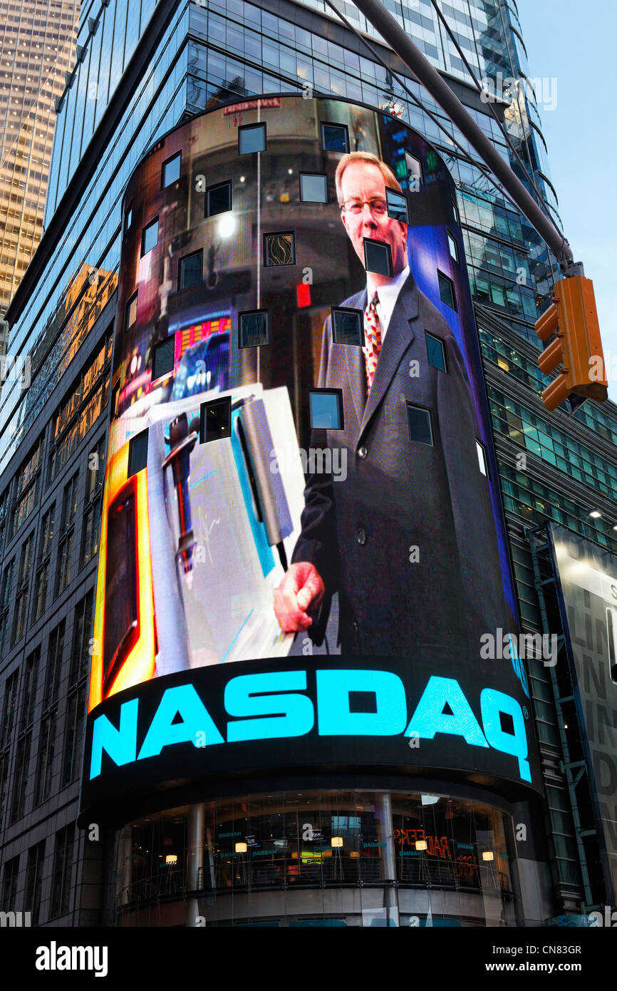 United States, New York, Manhattan, Midtown, Times Square, grand écran informantion sur NASDAQ Banque D'Images United States, New York, Manhattan, Midtown, Times Square, grand écran informantion sur NASDAQ Banque D'Images