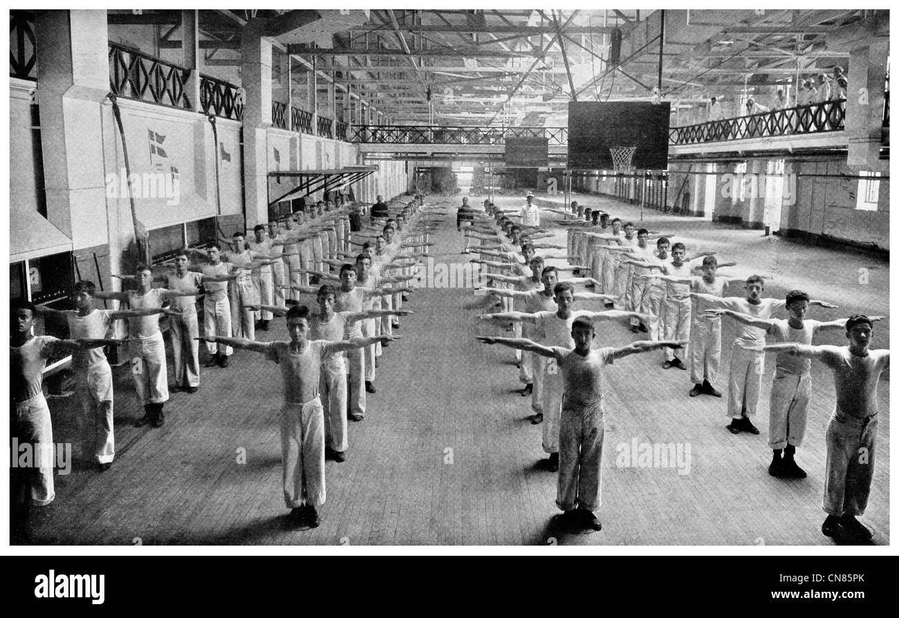 1917 La Station d'entraînement naval Instruction Gymnase Newport Rhode Island, USA. United States Navy WWI les recrues de la marine Banque D'Images