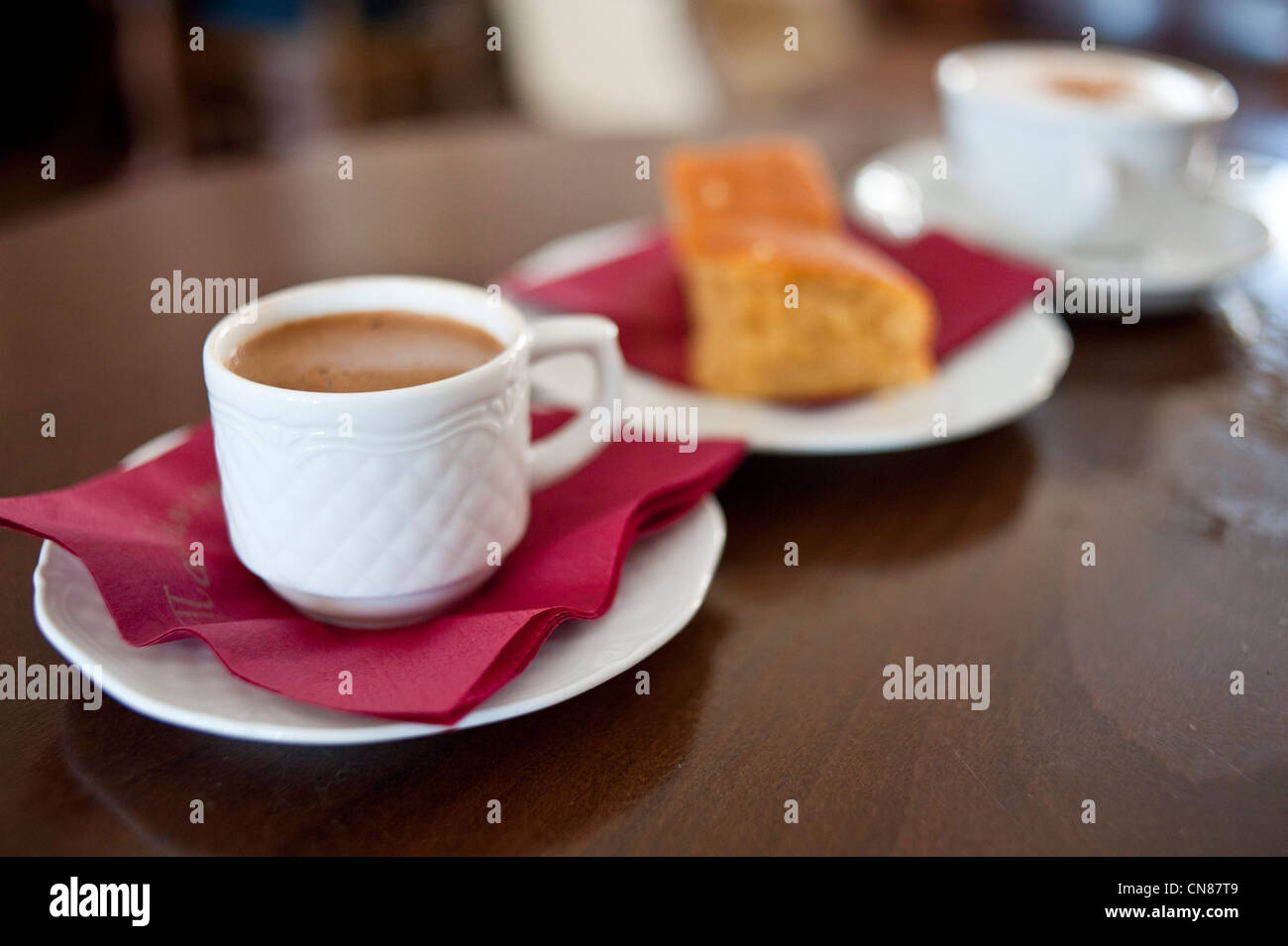 Grèce, du nord-est de l'îles de la mer Égée, l'île de Lesbos, Mytilène, le café grec à Panellinion cafe Banque D'Images