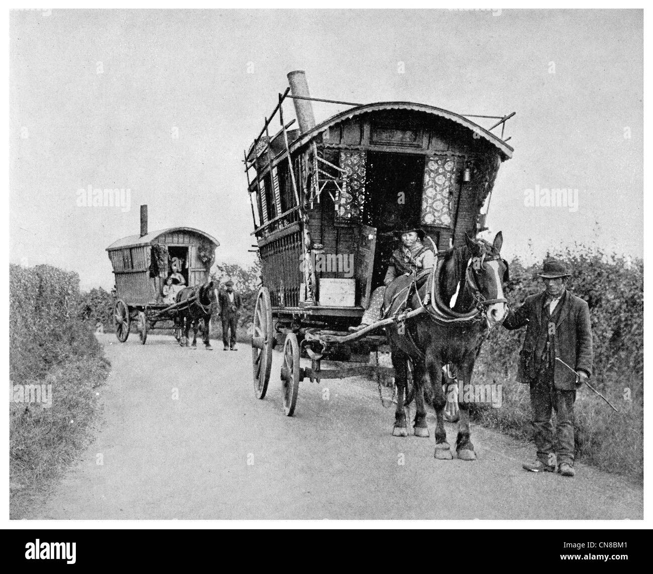 D'abord publié 1914 roulotte Romani Surrey Banque D'Images