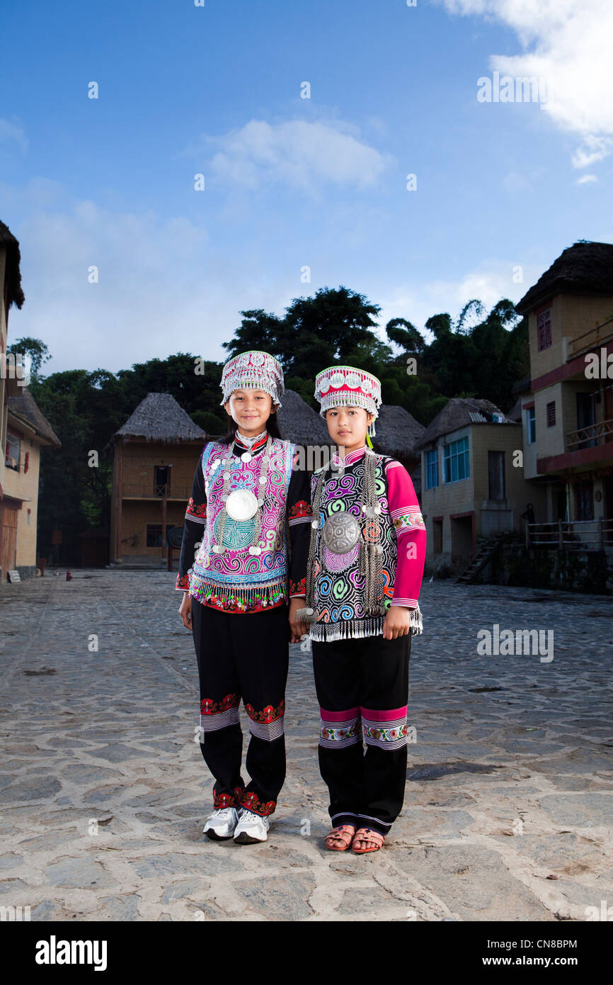 Les filles de la minorité Hani portrait dans village , Xinjiezhen, Yuan Yang, Yunnan, Chine Banque D'Images