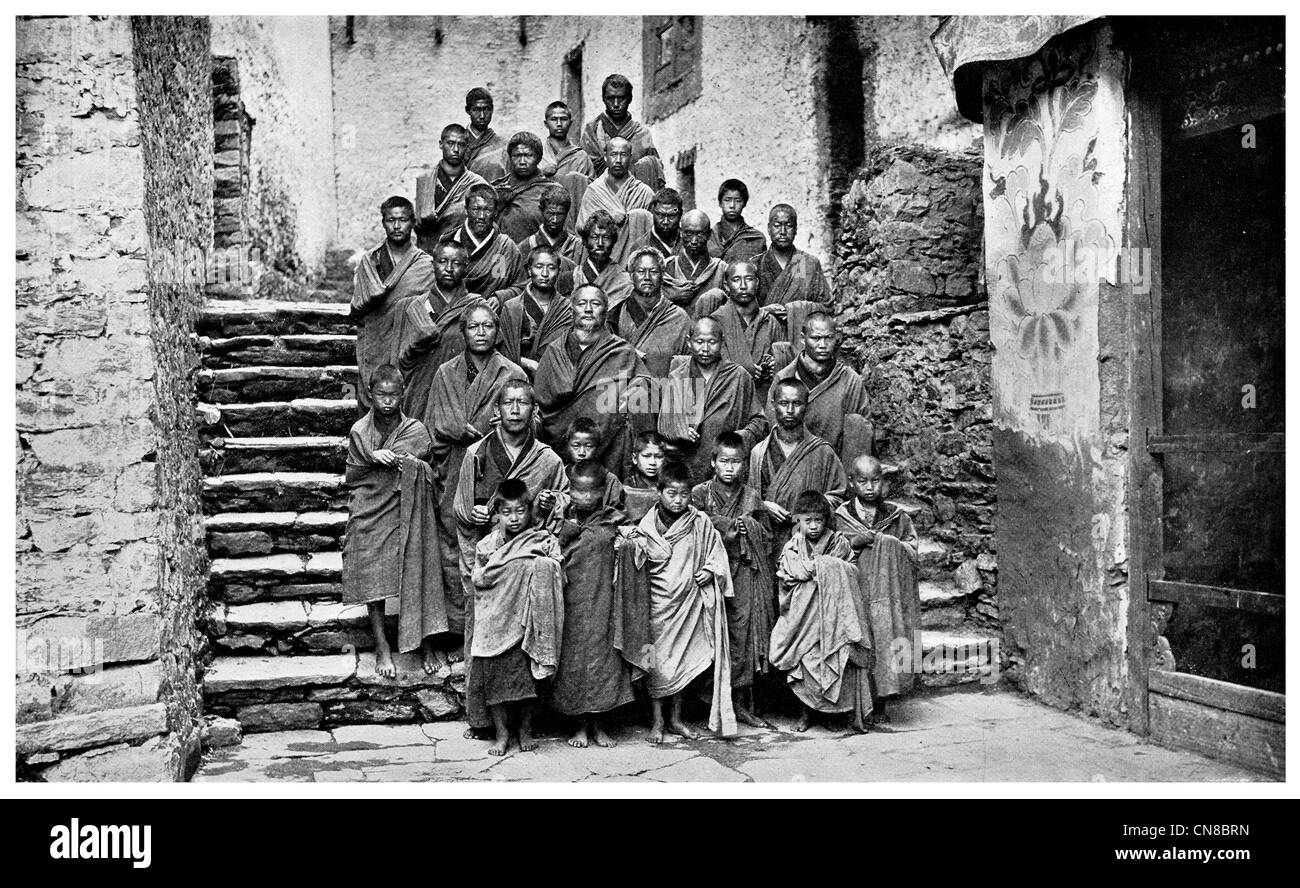 D'abord publié 1914 monastère Tongsa Moines Lamas bouddhistes forteresse lhama trongsa bhutan Banque D'Images