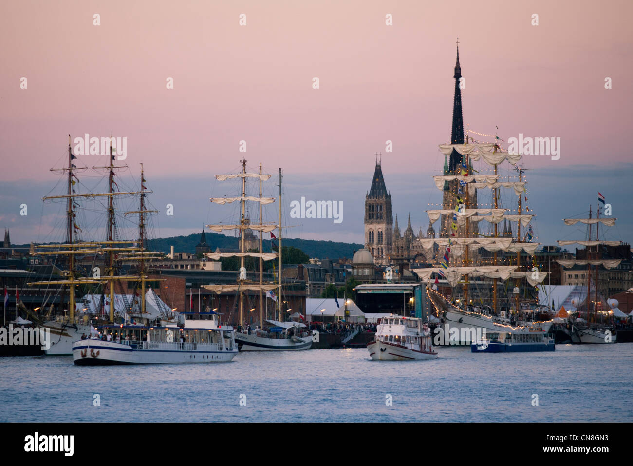 France, Seine Maritime, Rouen, Armada 2008, les grands voiliers amarrés dans les quais de la Seine et de la Cathédrale de Rouen dans la Banque D'Images