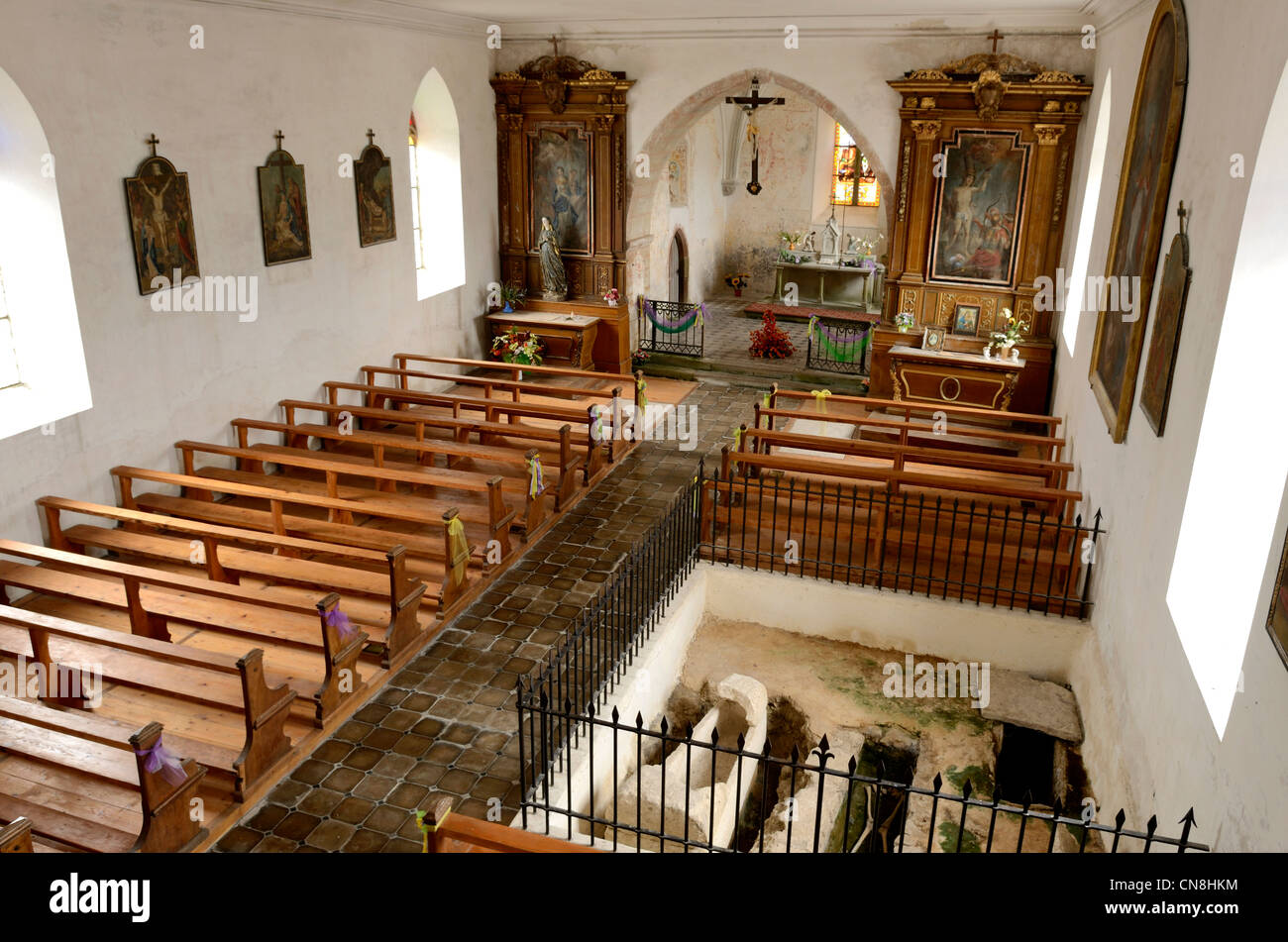 France, Alsace, Sundgau, Fislis, église de Saint Martin des Champs, tombes et sarcophages du 7e siècle Banque D'Images