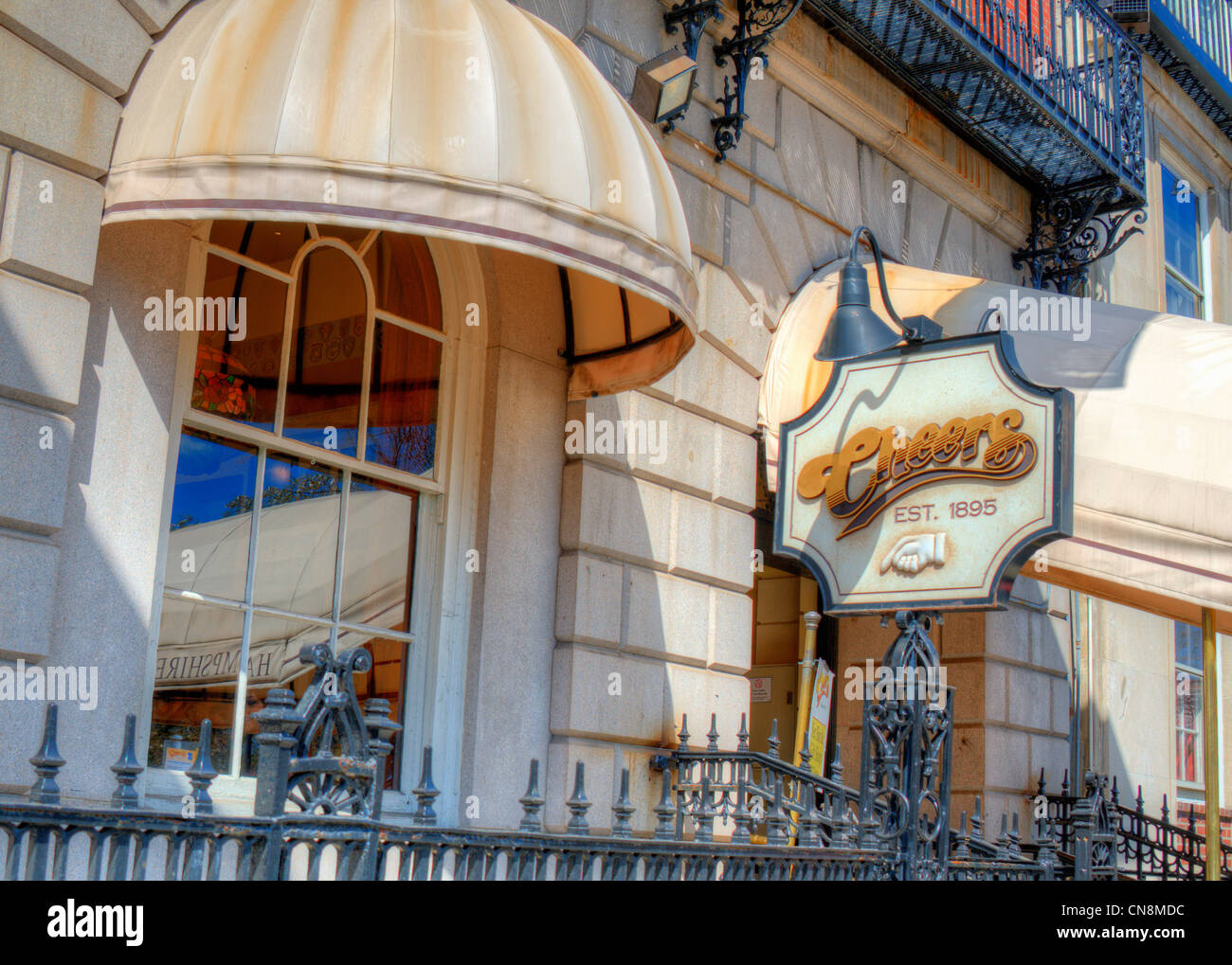 'Cheers' at Beacon Hill à Boston, MA, USA. Le bar façade a été utilisé pour la création de l'émission de télévision NBC hit éponyme. Banque D'Images