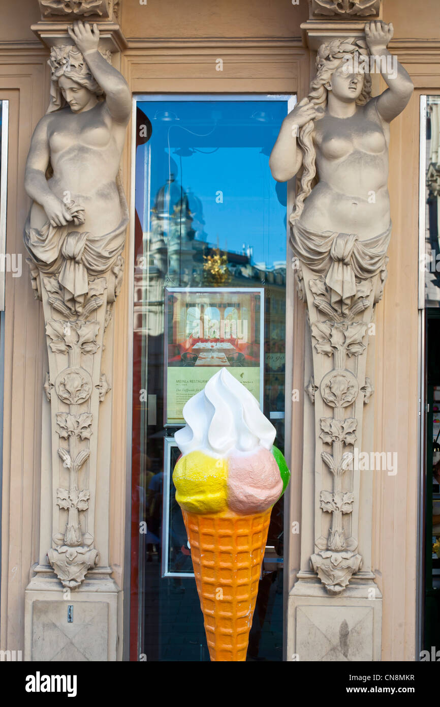 L'Autriche, Vienne, le centre historique classé au Patrimoine Mondial par l'UNESCO, Graben, magasin principal de la chaîne gastronomique Julius Meinl, lancé Banque D'Images