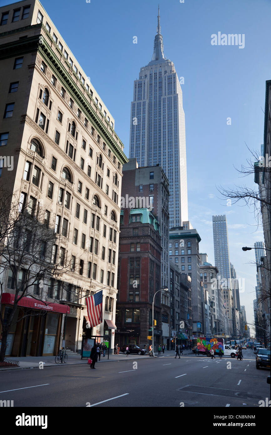 Empire State Building sur la 5ème Avenue à Manhattan, New York City Banque D'Images