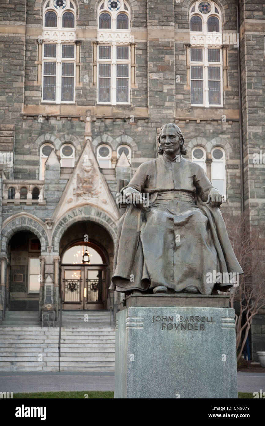 Statue de John Carrol, fondateur, à l'Université de Georgetown, Washington DC, USA Banque D'Images