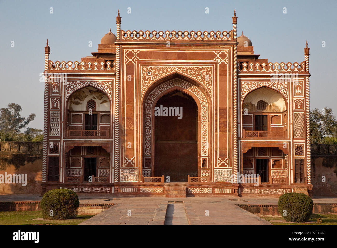 Agra, Inde. Pavillon du nord, les jardins de l'Itimad-ud-Dawlah. Banque D'Images