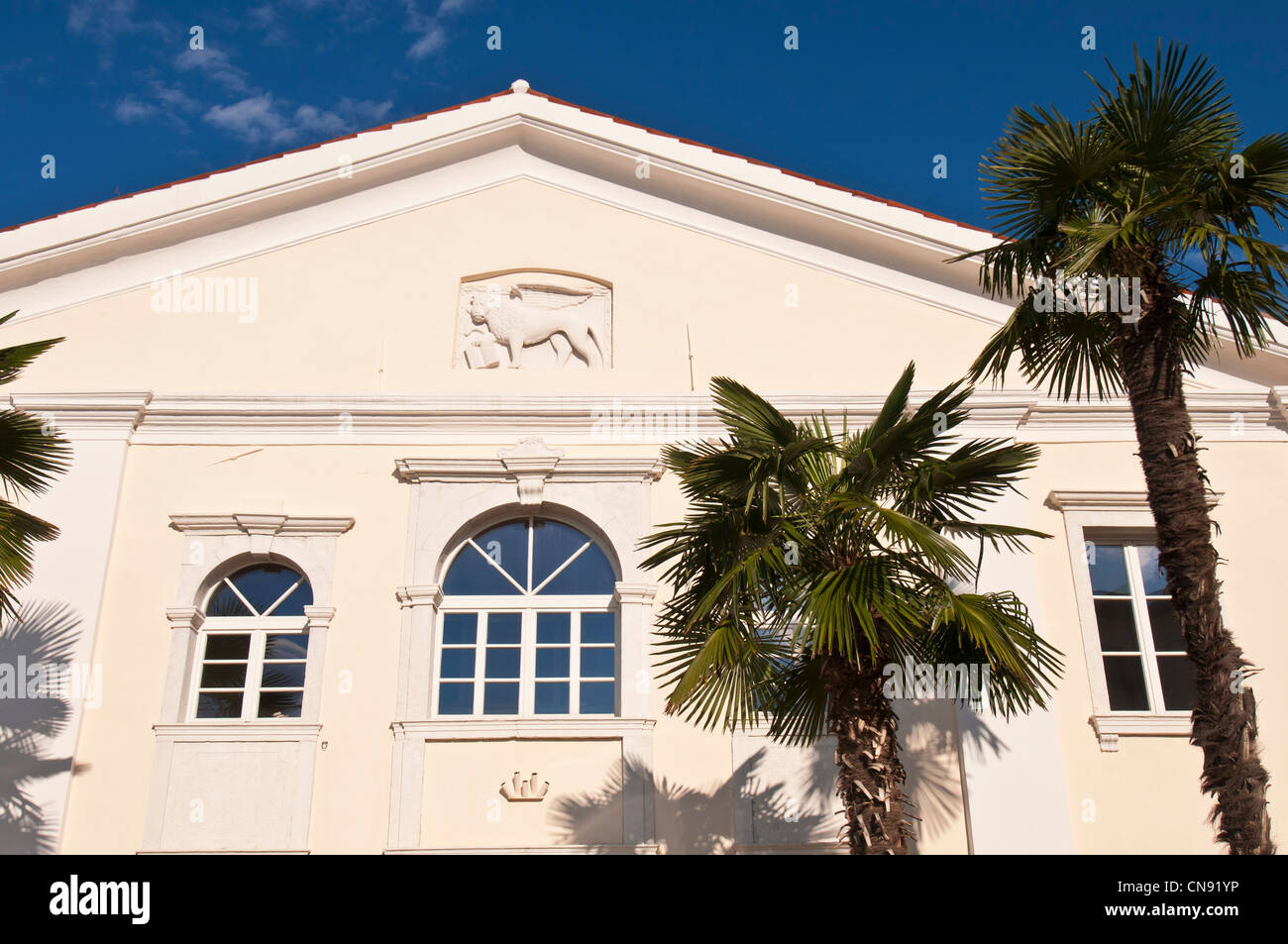 La Slovénie, la côte Adriatique, la région de Primorska, la station balnéaire d'Izola, avant d'une maison vénitienne Banque D'Images