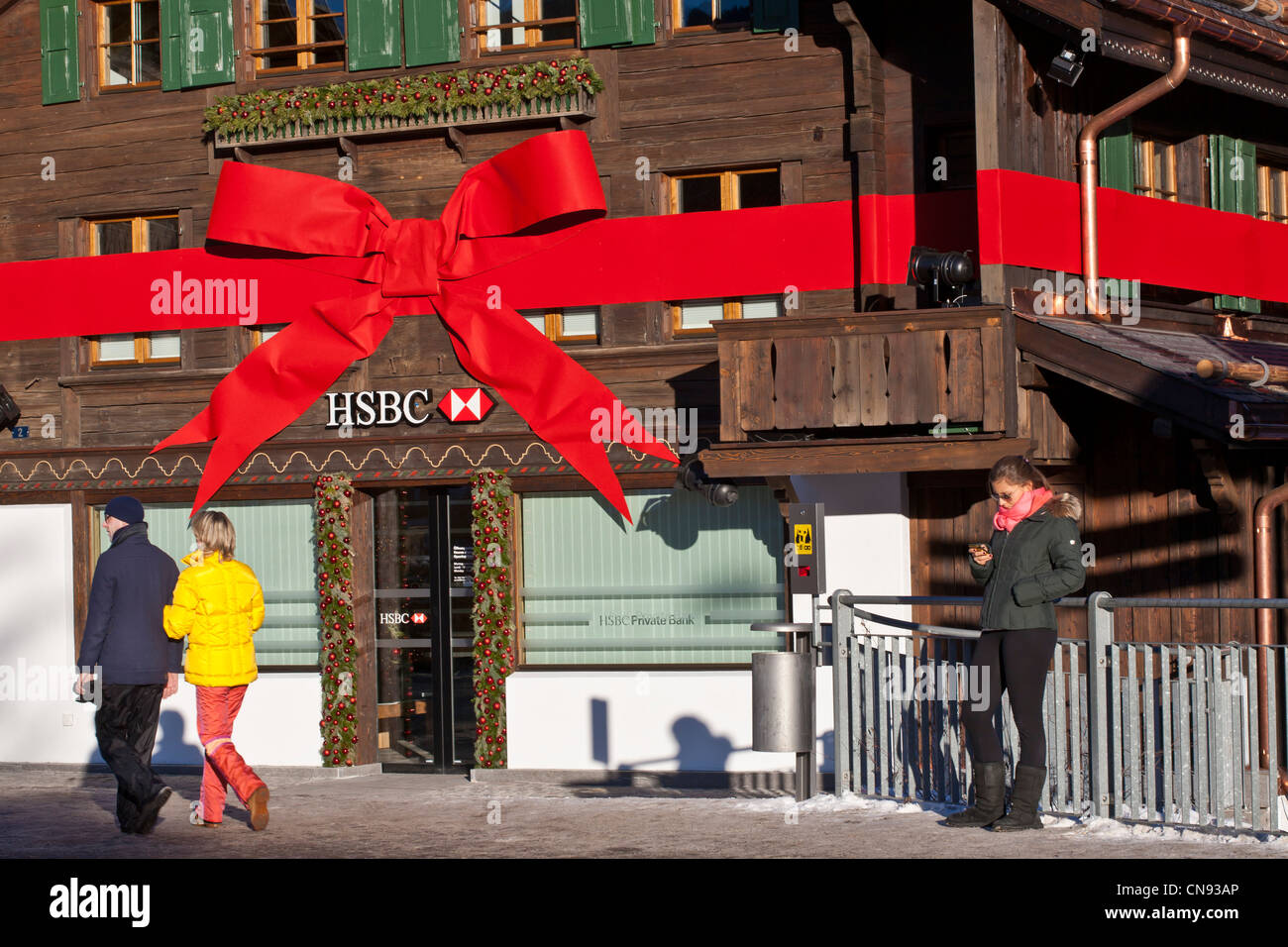 La Suisse, Canton de Berne, Saanen, station de ski de Gstaad, Promenade, principale rue piétonne, HSBC (Hong Kong & Shanghai Banking Banque D'Images