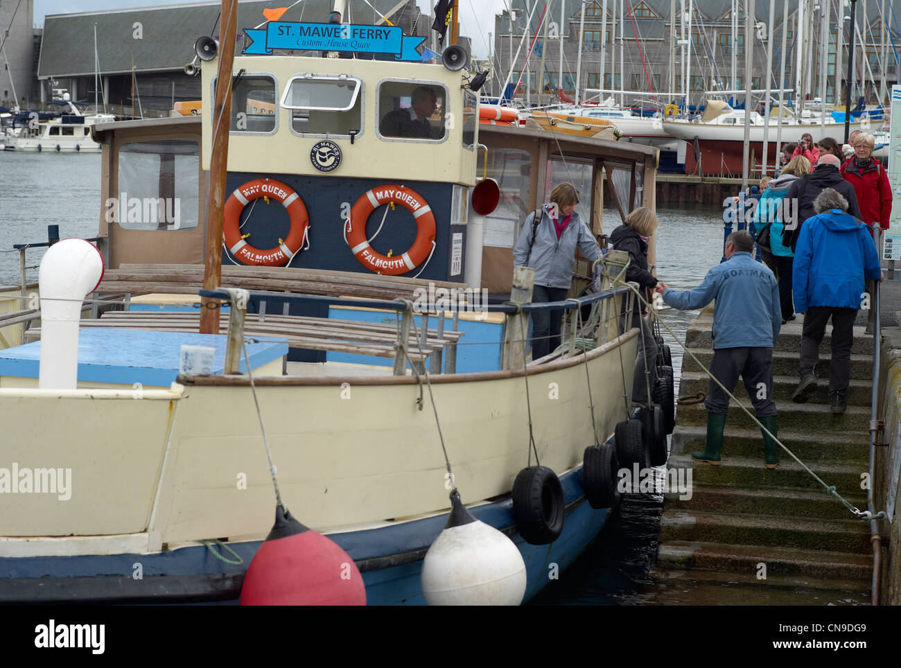 Le St Mawes à Falmouth ferry 'docking' dans le port de Falmouth Cornwall Devon Banque D'Images