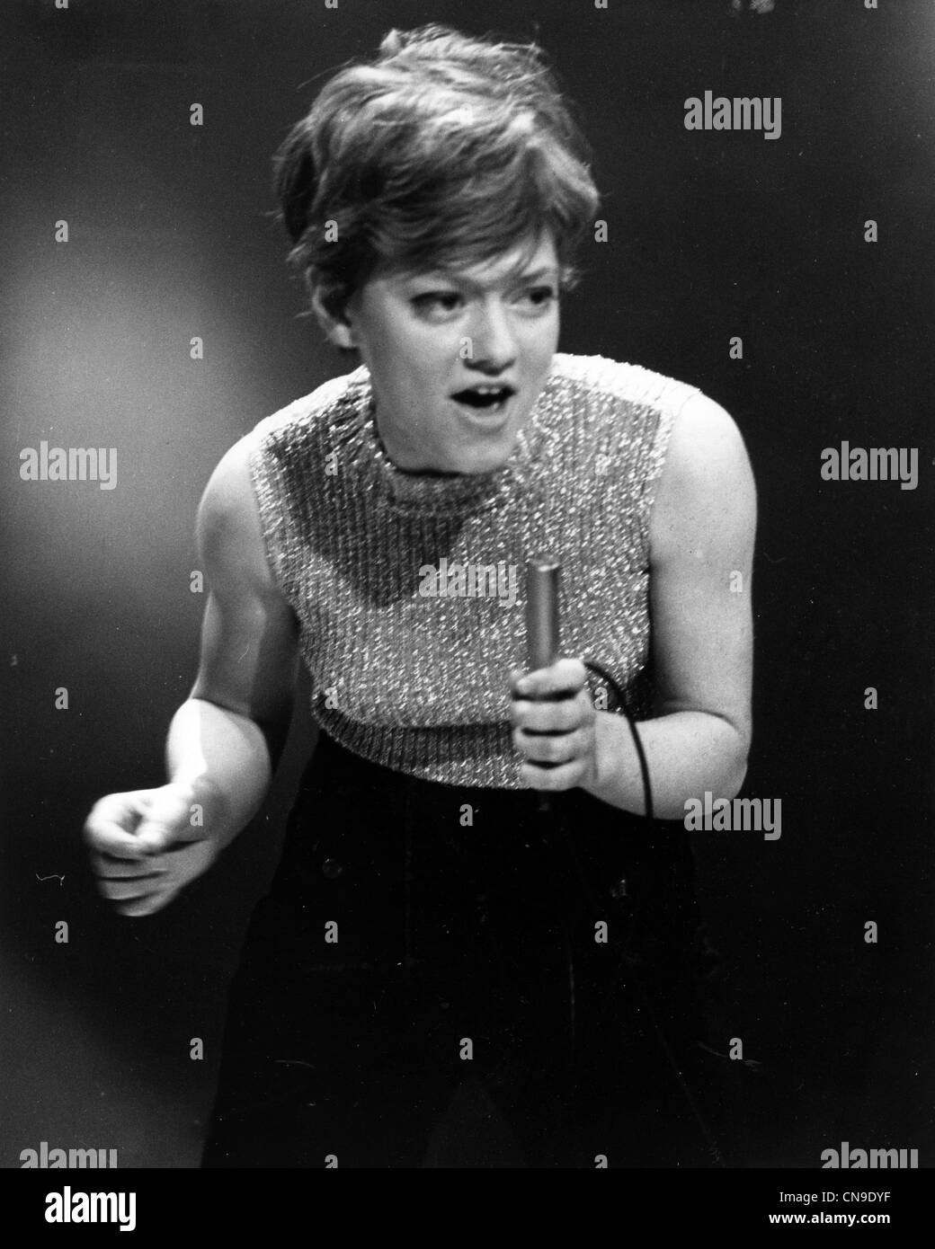 Italian singer rita pavone Banque d'images noir et blanc - Alamy