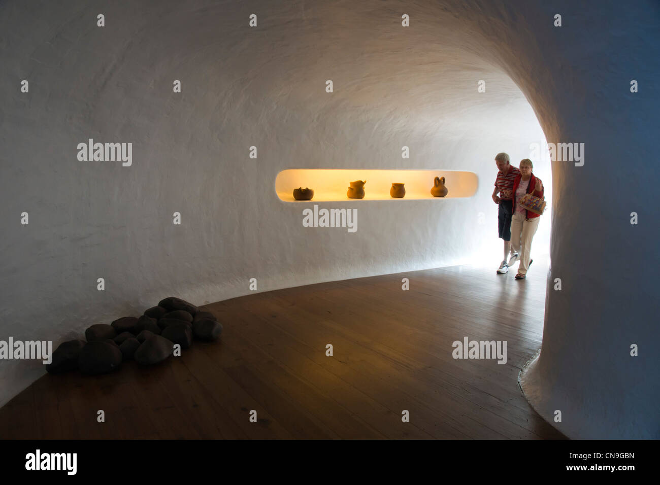 Lanzarote, Îles Canaries - Le Mirador del Rio, l'une des grotte de lave de César Manrique de centres d'accueil des visiteurs. Détail de l'intérieur. Banque D'Images