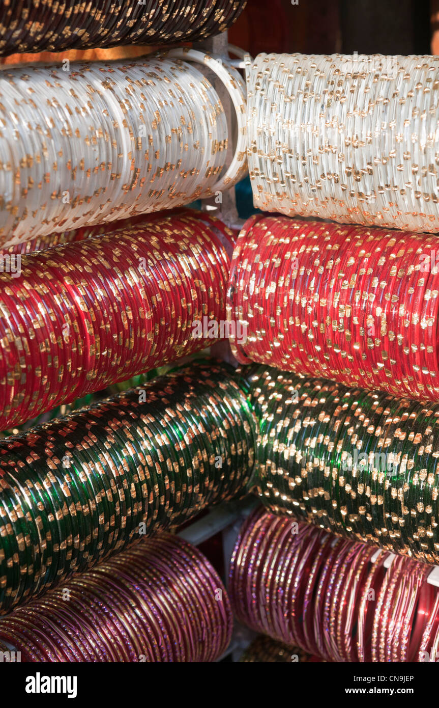 Bracelets colorés à Laad Bazaar Hyderabad Andhra Pradesh, Inde Banque D'Images
