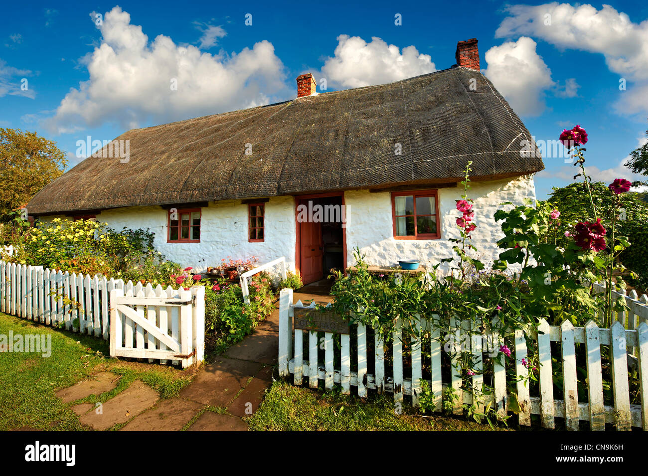 Long House de chaume à l'Harem de Ryedale Folk Museum, Hutton Le Hole, North York Moors National Park, Yorkshire, Angleterre Banque D'Images