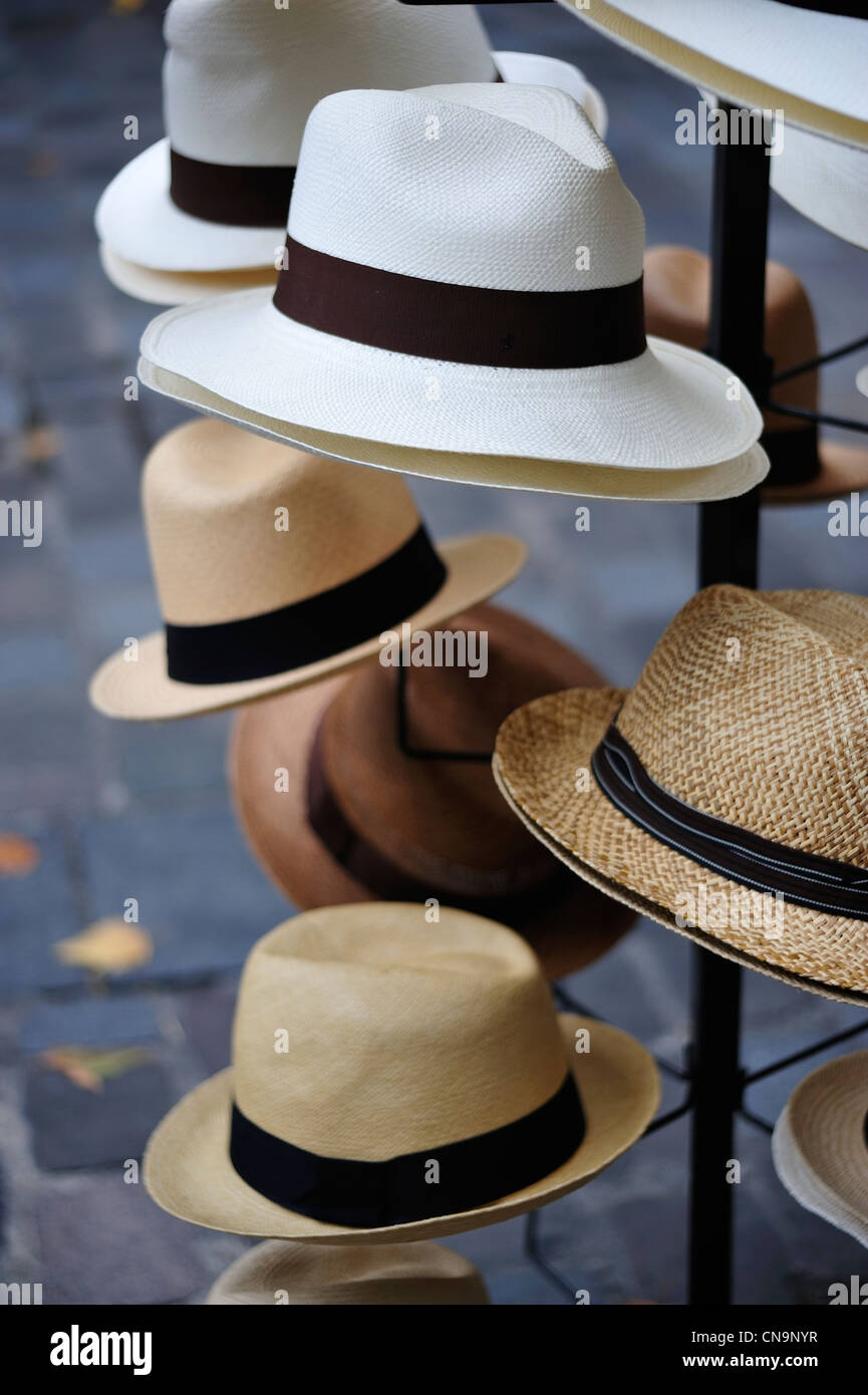 France, Paris, le quartier du Marais, des chapeaux à vendre Photo Stock -  Alamy