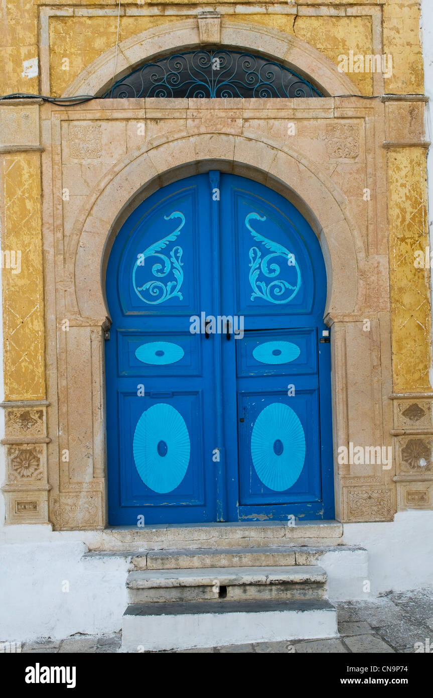 La Tunisie, Sidi Bou Saïd, porte emblématique en ville Banque D'Images